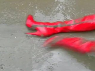 Sasja in muddy rosso coscia stivali, gratis xxx sesso film 3d