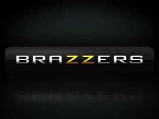 Brazzers - голям цици при училище - лизане ми в на шкафче стая сцена starring кейша сив и johnny си