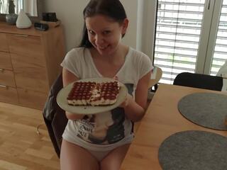 Cake röv crush: mat amatör kön film av femdom österrike