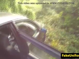 Реален brit смучене фалшив coppers хуй в кола